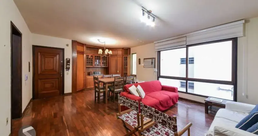 Apartamento de 3 dormitórios à venda em no bairro Petrópolis, Porto Alegre.