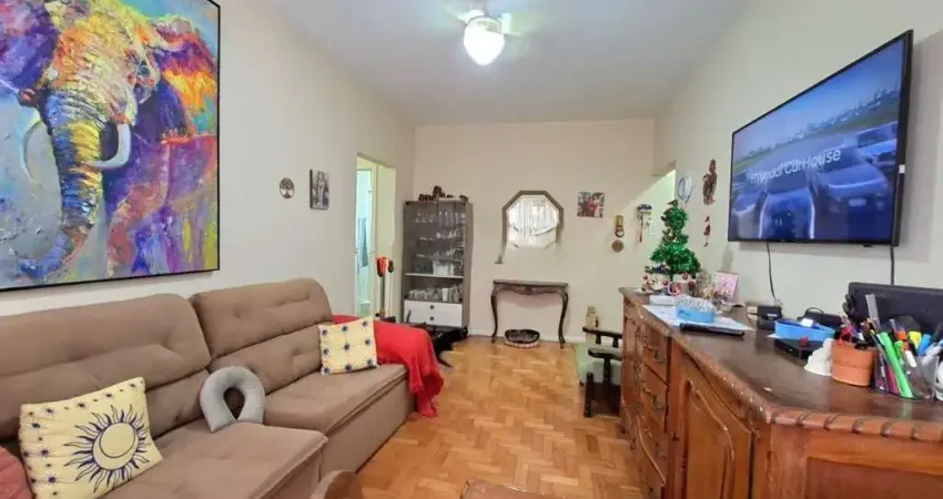 Lindo apartamento de 2 dorm. + dependência no Centro Histórico