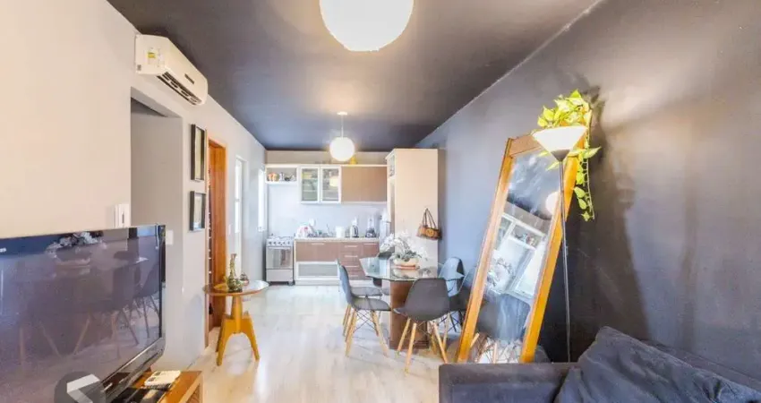 Casa com 3 quartos semi mobiliado com vaga no bairro Partenon