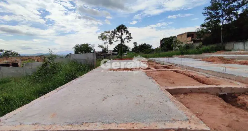 Sobrado à venda, 3 quartos, 1 suíte, 1 vaga, candides - divinópolis/mg