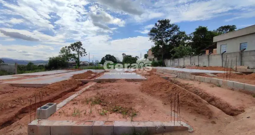 Sobrado à venda, 3 quartos, 1 suíte, 1 vaga, candides - divinópolis/mg