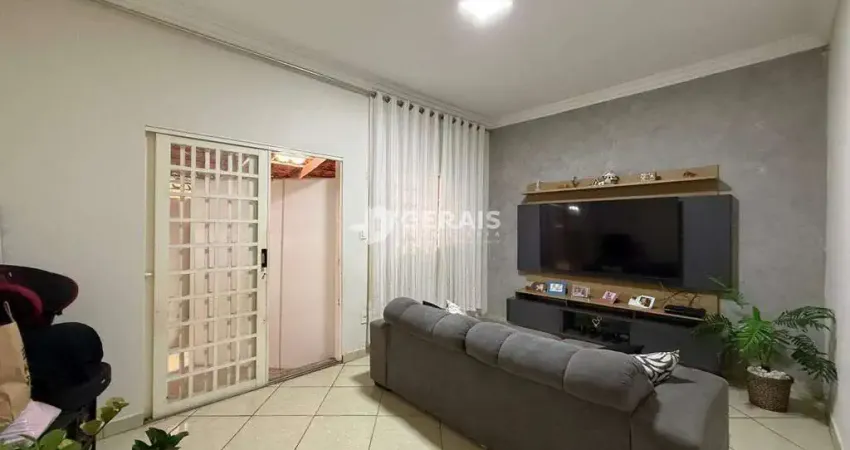 Casa à venda, 3 quartos, 1 suíte, 4 vagas, jardim das acacias - divinópolis/mg