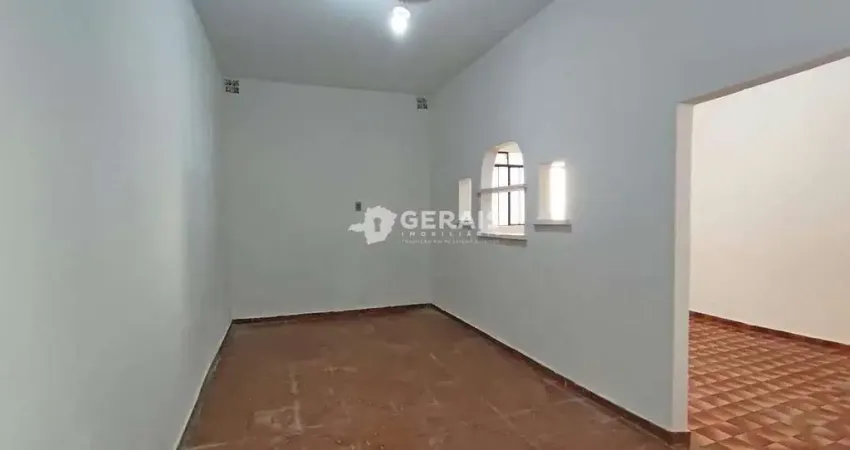 Casa com 2 quartos para alugar no Niterói, Divinópolis 