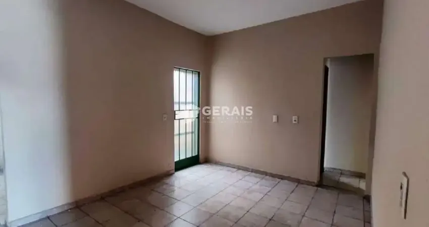 Casa com 2 quartos para alugar no Santa Clara, Divinópolis 