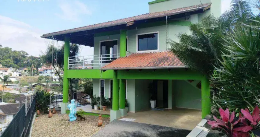 Casa com 3 dormitórios à venda, 200 m² por R$ 880.000,00 - Escola Agrícola - Blumenau/SC