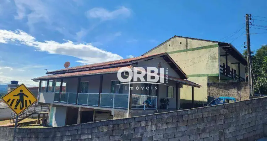 Casa com 3 dormitórios à venda, 196 m² por R$ 690.000,00 - Escola Agrícola - Blumenau/SC