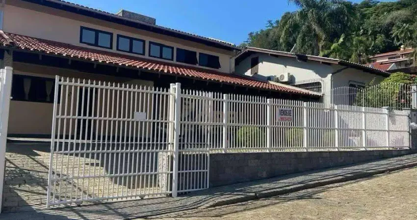 Casa com 3 dormitórios à venda, 260 m² por R$ 1.300.000 - Velha - Blumenau/SC