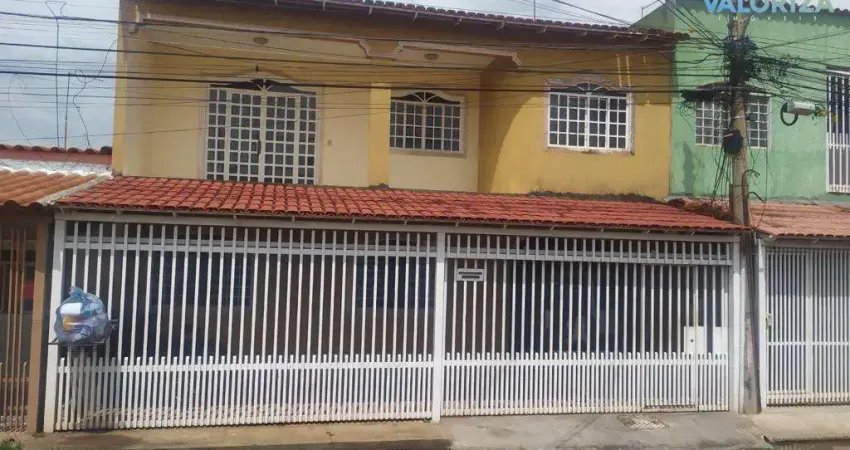 Sobrado para Venda em Brasília, Ceilândia Sul (Ceilândia), 4 dormitórios, 1 suíte, 3 banheiros, 2 vagas