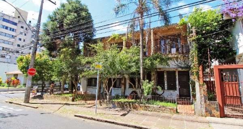 Casa para Venda - 450m², 4 dormitórios, sendo 1 suites, 6 vagas - Boa Vista