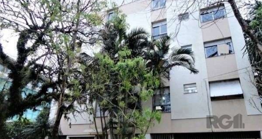 Apartamento mobiliado com 2 dormitórios amplos, living com ambiente de estar e jantar, ventilação cruzada, banheiro social com ventilação direta, cozinha, área de serviço separada e 1 vaga de garagem 