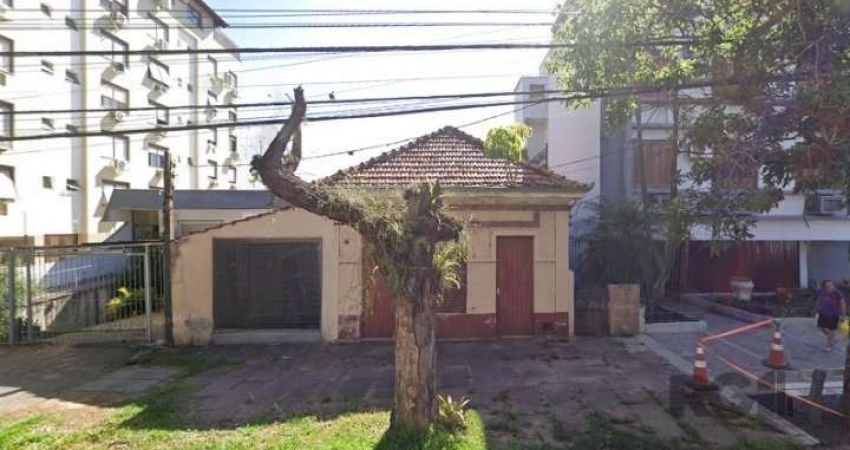 Terreno no Bairro Higienópolis em Porto Alegre, com 348 m2,&lt;BR&gt;&lt;BR&gt;Com 10,56m de frente por 33m da frente ao fundo, o terreno oferece ótima capacidade de construção.&lt;BR&gt;&lt;BR&gt;Gra