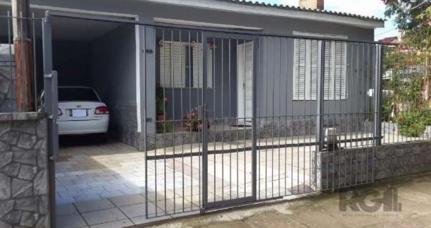 Boa  residência em terreno  de 300m2, são 3 dormitórios, sendo1 suite, estar com lareira , banheiro social, ampla cozinha, área de serviço, terraço com churrasqueira e no porão duas oficinas mais uma 