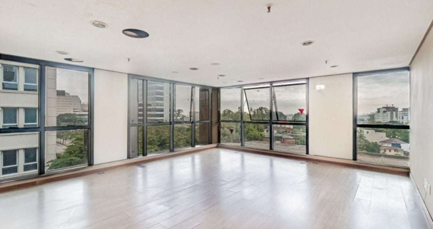 Linda sala comercial no bairro Bela Vista em Porto Alegre. Imóvel com 37 m² de área privativa, piso cerâmico, copa, lavabo, localizado no 8º andar de frente, uma vaga de estacionamento. Próximo à Av. 
