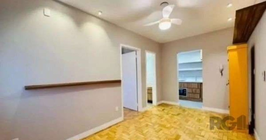 Ótimo apartamento no Partenon, próximo da IIIª Perimetral, a poucos minutos da PUC, desocupado, todo reformado, semi mobiliado, com 36m² privativos, de 1 dormitório e vaga. Possui sala ampla para 2 am