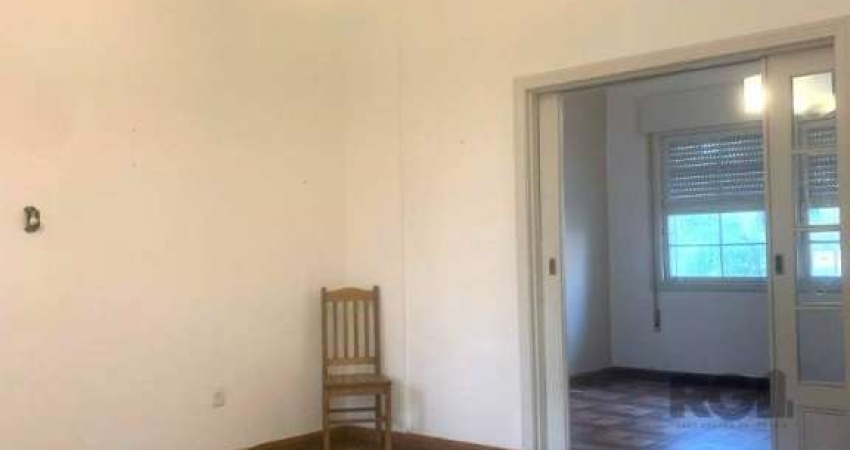 Apartamento 04 dormitórios,  no Bairro Higienópolis, clássico, com 3.10m. de pé direito, apartamento com muito potencial.&lt;BR&gt;187m² de carpete, na marcação atual corresponde a 230m² privativos.&l