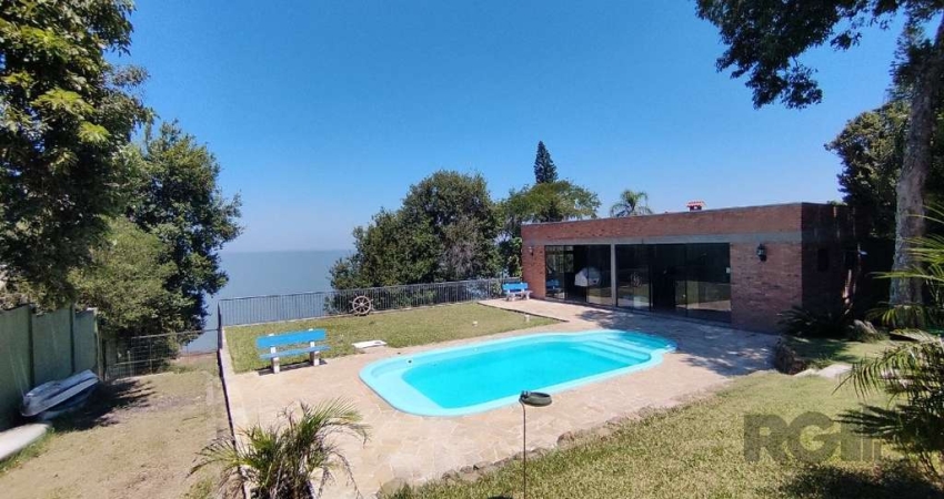 Propriedade com praia particular e possível uso como local de eventos&lt;BR&gt;&lt;BR&gt;Vende-se propriedade com praia particular às margens do Guaíba, junto à Mata Atlântica, no bairro Ponta Grossa,