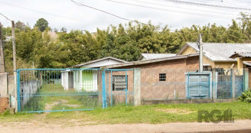 Ótima oportunidade para investimento!&lt;BR&gt;Terreno amplo com 3 casas, sendo: &lt;BR&gt;2 de Alvenaria contendo 2 Dormitórios, Sala, Cozinha, 1Banheiro e Lavanderia em &lt;BR&gt;cada;&lt;BR&gt;1 de