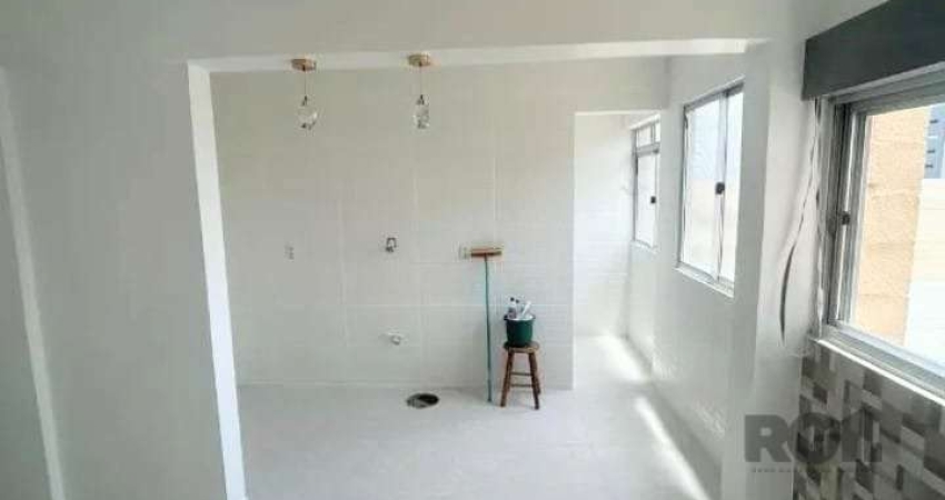Apartamento novo, com vaga de garagem, andar alto com vista panorâmica.&lt;BR&gt;01 dormitório com Split instalado. &lt;BR&gt;Cozinha americana.&lt;BR&gt;Living 2 ambientes &lt;BR&gt;01 banheiro socia