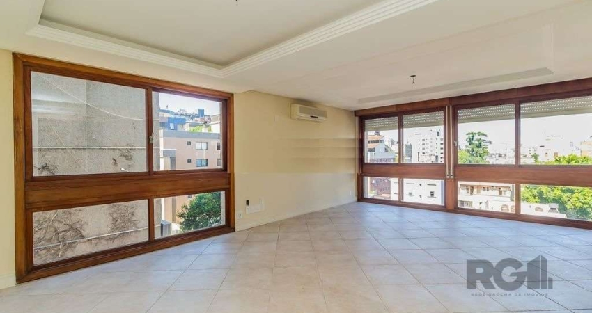 Aproveite esta oportunidade de adquirir um excelente apartamento de 197m², com 3 quartos, sendo 1 suíte, 2 banheiros sociais, 2 vagas de garagem. Localizado no bairro Auxiliadora, este imóvel possui i