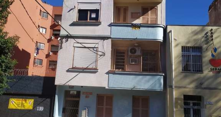 Ótimo apartamento à venda em Santana, Porto Alegre. Com 3 dormitórios, 2 banheiros sociais, sala ampla e infraestrutura de frente. Localizado na Rua Jacinto Gomes, próximo a comércios e serviços. Apro