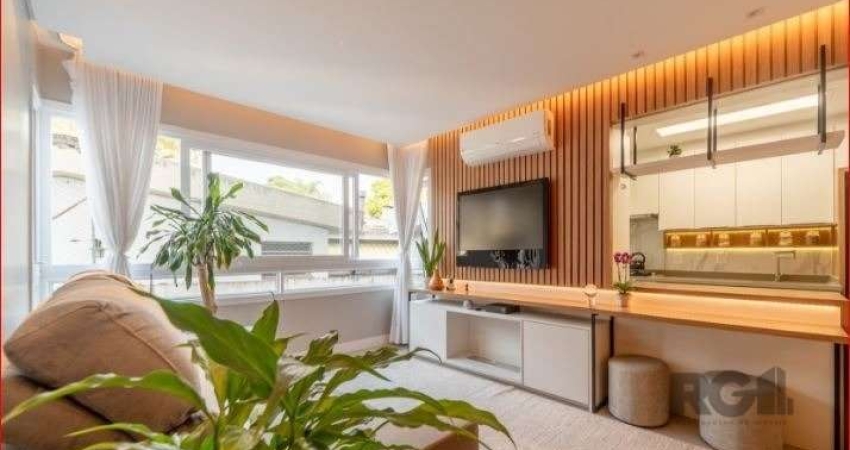 Deslumbrante apartamento no Cristal, finamente decorado por arquiteta, com móveis de design e acabamentos impecáveis que harmonizam perfeitamente cada ambiente.&lt;BR&gt;&lt;BR&gt;Conforto e Sofistica