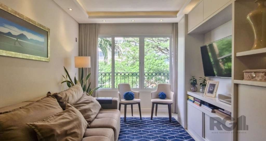 Vende-se apartamento 2 quartos com suíte, 2 vagas de garagem, living em dois ambientes, cozinha americana com churrasqueira, área de serviço separada, &lt;BR&gt;Edifício com salão de festas e  jardim.