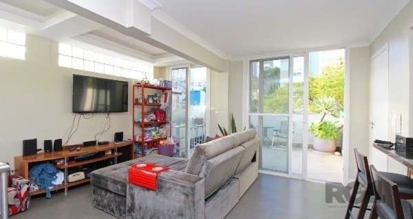 Cobertura de 2 quartos, sendo 1 suíte com closet e sacada, e 1 vaga de garagem coberta e escriturada.&lt;BR&gt;&lt;BR&gt;Esta linda cobertura oferece um living para dois ambientes e, no andar superior