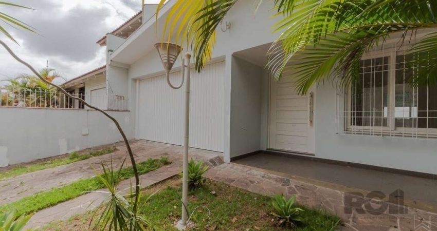 Casa 03 quartos, 02 vagas,próxima à Assis Brasil e Sertório.