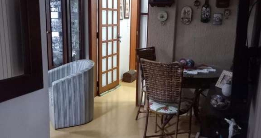 Apartamento no Bairro Cavalhada - Oportunidade Única!&lt;BR&gt;&lt;BR&gt;Vende-se apartamento de 03 dormitórios, localizado no bairro Cavalhada, com garagem. Este apartamento oferece uma combinação pe