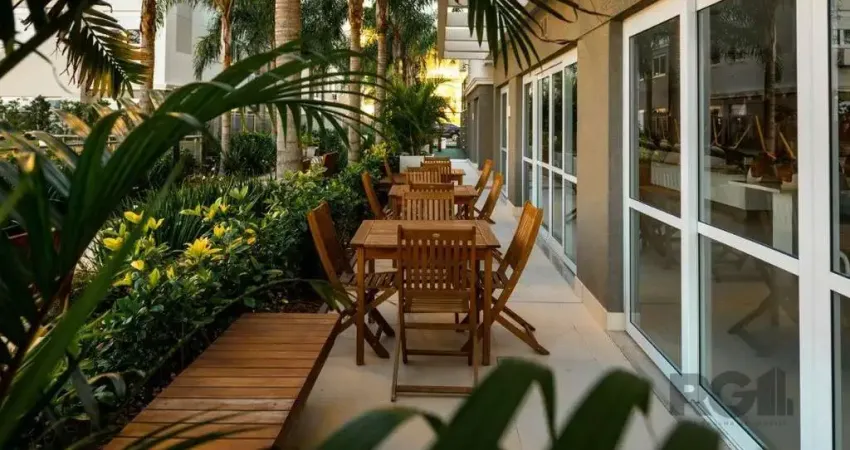 Excelente apartamento de 2 dormitórios, sendo um suite, cozinha planejada, com churrasqueira.  Sol da tarde, amplo living, proximo a todos serviços e ao Bourbon Shopping. Vaga de garagem coberta. Cond