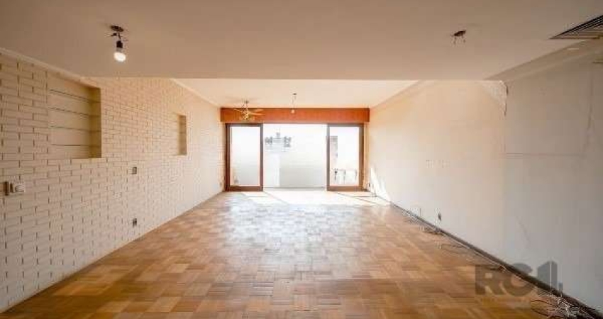 Apartamento Amplo com 3 Quartos (1 Suíte), 2 Vagas e Vista Deslumbrante no Moinhos de Vento.&lt;BR&gt;Detalhes do Imóvel:&lt;BR&gt;Apartamento espaçoso de 195 m² privativos em andar alto, com vista im