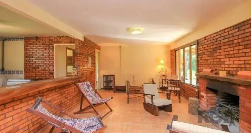 Casa a venda em Belém Novo - Zona Sul de Porto Alegre, 3 quartos. 5.000m², podendo até 3 vagas......&lt;BR&gt;Área do Terreno: 5.000m² de natureza e tranquilidade.&lt;BR&gt;Casa Térrea com amplo livin