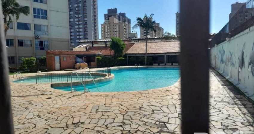 Ótimo apartamento situado no 2º andar (com elevador), muito silencioso, arejado, boa orientação solar, piso laminado. Com excelente localização, próximo ao Hospital São Lucas, Bourbon, Carrefour, Farm