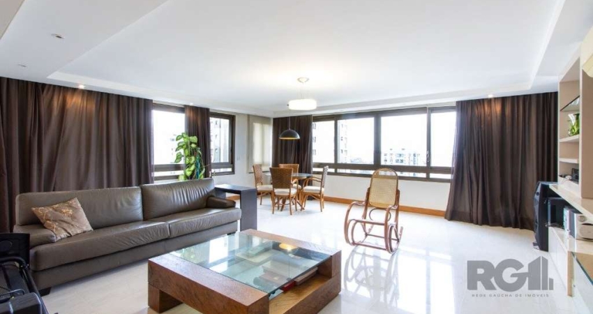 Apartamento  com 3 suites e 3 vagas na Tristeza.&lt;BR&gt;Maravilhoso e espaçoso apartamento com 232,02 m2  privativos, amplas janelas com vista livre, e tres vagas cobertas e escrituradas.&lt;BR&gt;L