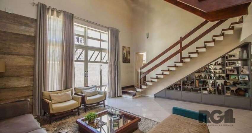Vendo  casa, no Bairro Ecoville em Porto Alegre&lt;BR&gt;&lt;BR&gt;AMPLO PÁTIO privativo com área de lazer, piscina e quiosque., São quatro suites, sendo duas suítes masters com closet. Uma delas com 