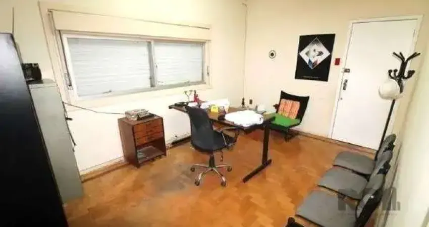 Apartamento para Venda no Menino Deus de 2 dormitórios e pátio