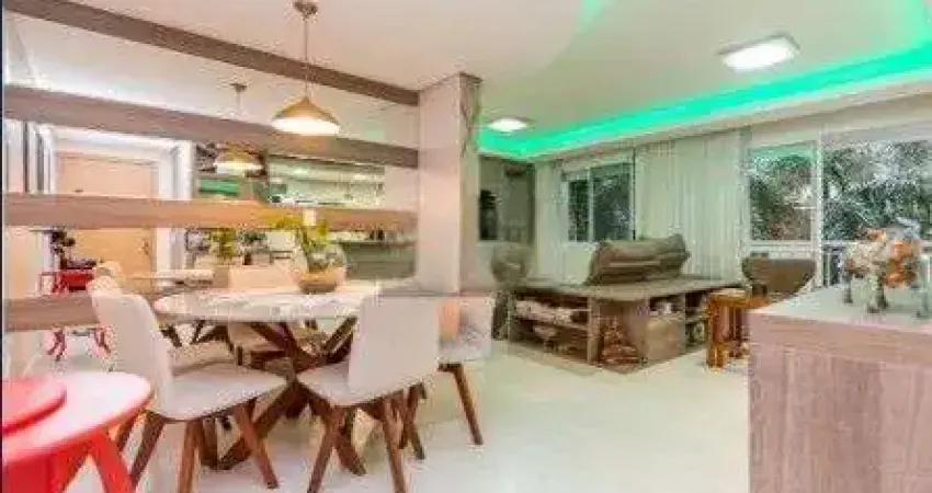 Com 83m², living ampliado para 3 ambientes com split e sacada com linda vista para as árvores, banheiro social, cozinha americana com churrasqueira, área de serviço. 1 garagem escriturada. Condomínio 