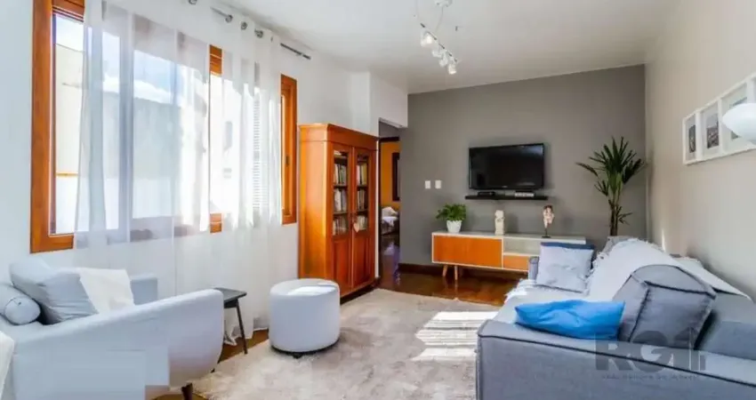 Apartamento impecável de 2 dormitórios com vaga escriturada em localização privilegiada!&lt;BR&gt;&lt;BR&gt;De frente e ensolarado, este apartamento oferece conforto e praticidade em cada detalhe. Pos