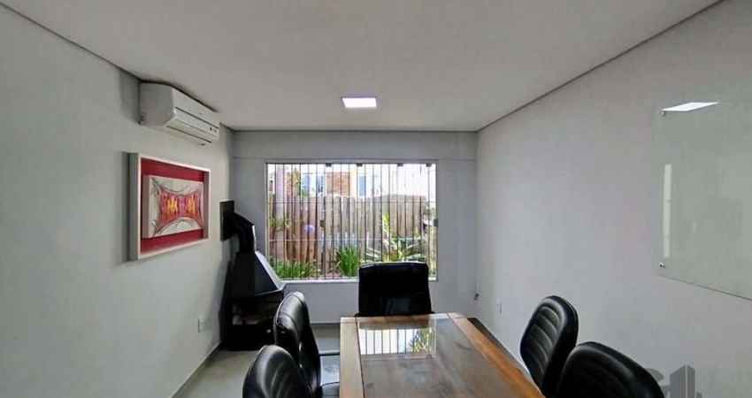 Excelente oportunidade para investimento em uma casa comercial à venda em Canoas, na prestigiada região de Nossa Senhora das Graças. Com um preço imperdível, esta propriedade atende perfeitamente ao m