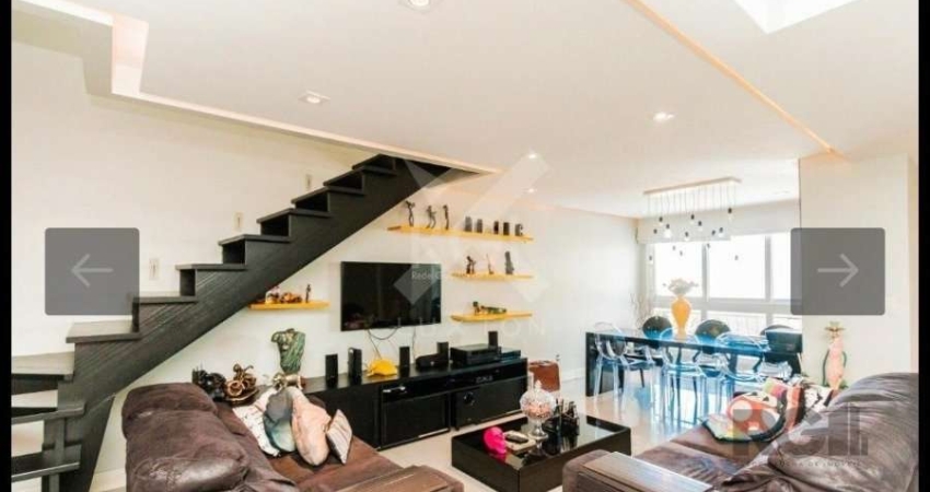Cobertura excelente com vista panorâmica.&lt;BR&gt;Living amplo com 3 ambientes, escada em L, suíte, mais 2 dormitórios, banheiro social, cozinha americana, área de serviço, na parte superior, banheir
