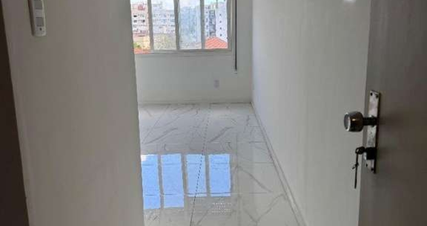 Apartamento com 54,70 m² de área privativa com dois dormitórios, sala, cozinha e área de serviço. Reformado.  Piso porcelanato