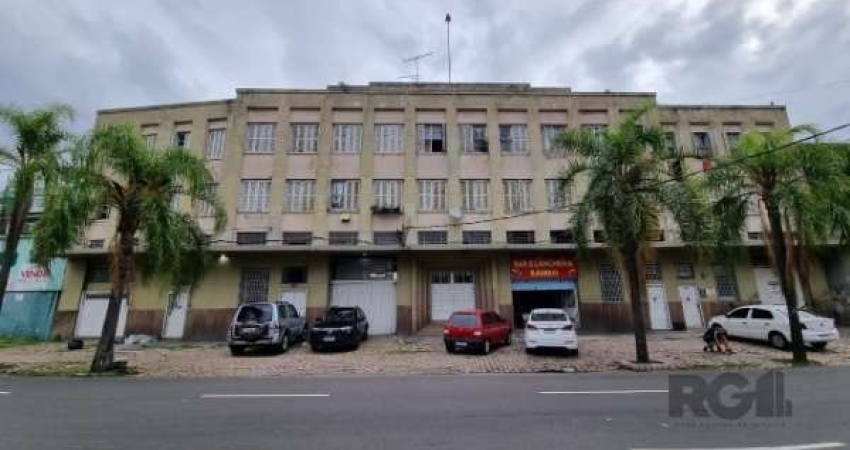 Prédio  no Bairro Floresta entre Farrapos e Voluntários da Pátria - Prediocom 2.702,68 mq privativos, terreno com 1767,91m quadrados com depósito com galeria, 03 lojas, 26 apartamentos e estacionament