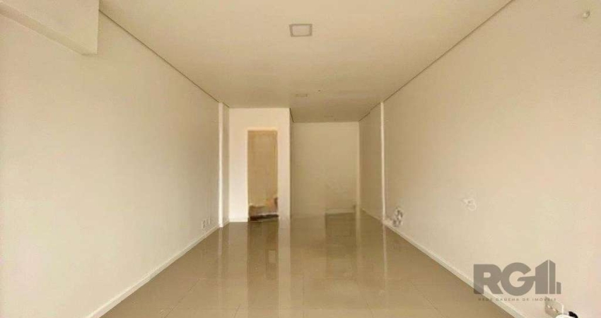 Sala comercial de 33,15 m² á venda  no bairro são Geraldo em Porto Alegre-Rs  com Split, divisórias em vidro, móveis no banheiro e hall de entrada. Possui estacionamento rotativo, amplo hall de entrad