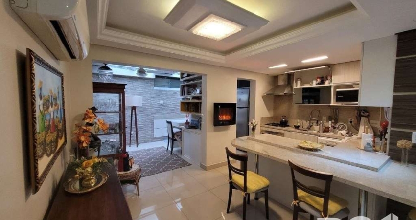 Casa em condomínio fechado com segurança 24h, salao de festa, piscina, playground, quadra esportiva. A casa conta com 143mts 2 quartos, ficam os moveis sob medida da cozinha, closet, banheiros e área 