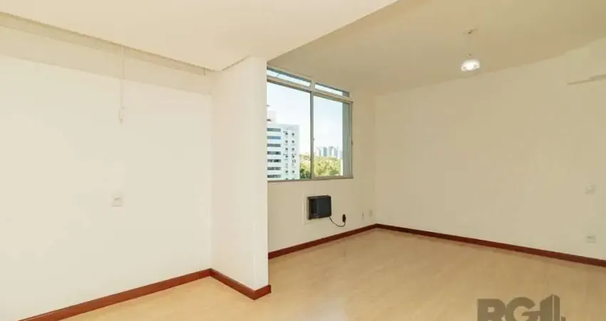 Se você está à procura de um ótimo investimento ou moradia residencial em Porto Alegre, este apartamento é a oportunidade que você esperava! Localizado na Rua Anita Garibaldi 2120, no bairro Boa Vista