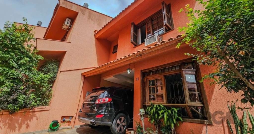Maravilhosa Casa em Condomínio na Glória - 4 Dormitórios&lt;BR&gt;&lt;BR&gt;196m² privativos&lt;BR&gt;Suíte com hidromassagem&lt;BR&gt;Sala aconchegante com lareira&lt;BR&gt;2 vagas de garagem&lt;BR&g