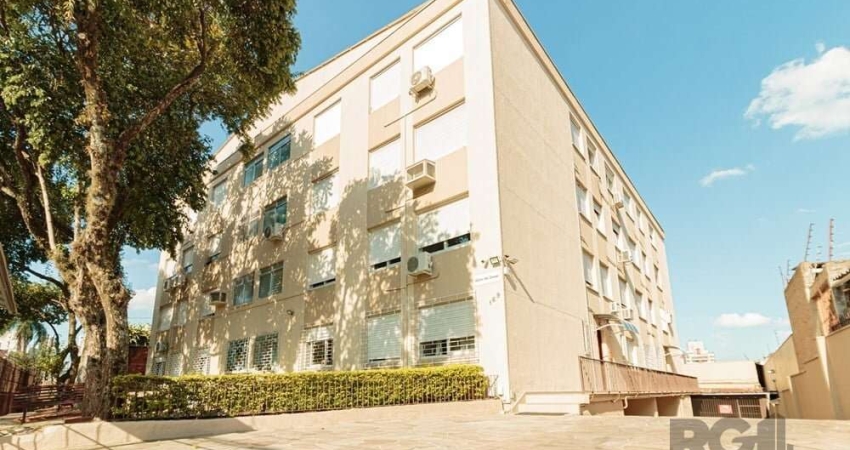 Descubra o seu novo lar neste charmoso apartamento à venda no bairro Cristo Redentor, em Porto Alegre. Localizado na Rua João Zanenga, este apartamento residencial está no 3º andar de um edifício anti