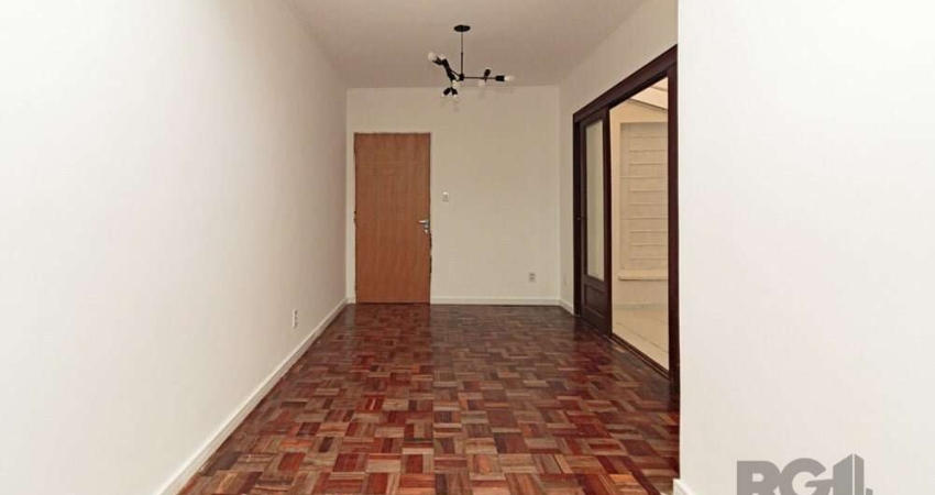 Apartamento garden desocupado de 61m² privativos, 1 dormitório com saída na área aberta, uma oportunidade imperdível para quem busca ótimo preço e localização privilegiada. Este apartamento é térreo n