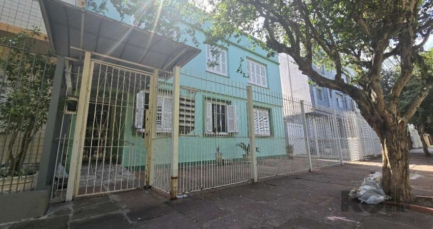 Apartamento térreo,  1 dormitório - 46,76 m²  -  Térreo -   no coração do bairro Menino Deus, bem em frente a praça Estado de Israel. Apartamento desocupado.&lt;BR&gt;Aceita Financiamento.