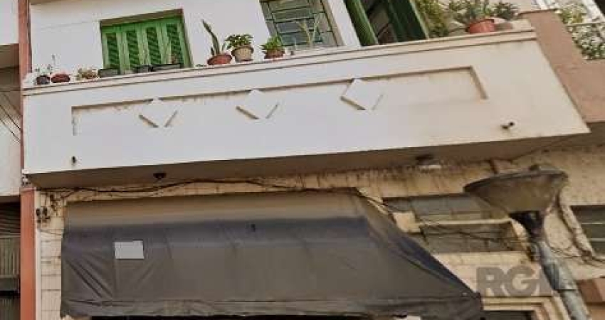 Compre jk, no 2°andar,silencioso,com máquina de lavar, banheiro, e cozinha com bom espaço.Edifício Residencial localizado na Rua Marechal Floriano, no Centro Histórico, imediações com Zaffari Fernando